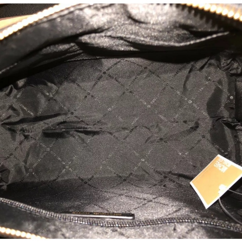 SALE‼️BUNDLE Michael Kors large satchel & wallet - Picture 6 of 6